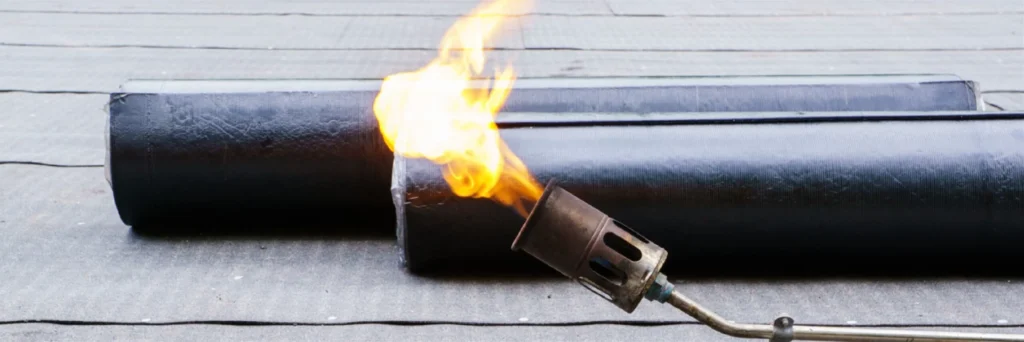 Aanleg van plat dak roofing